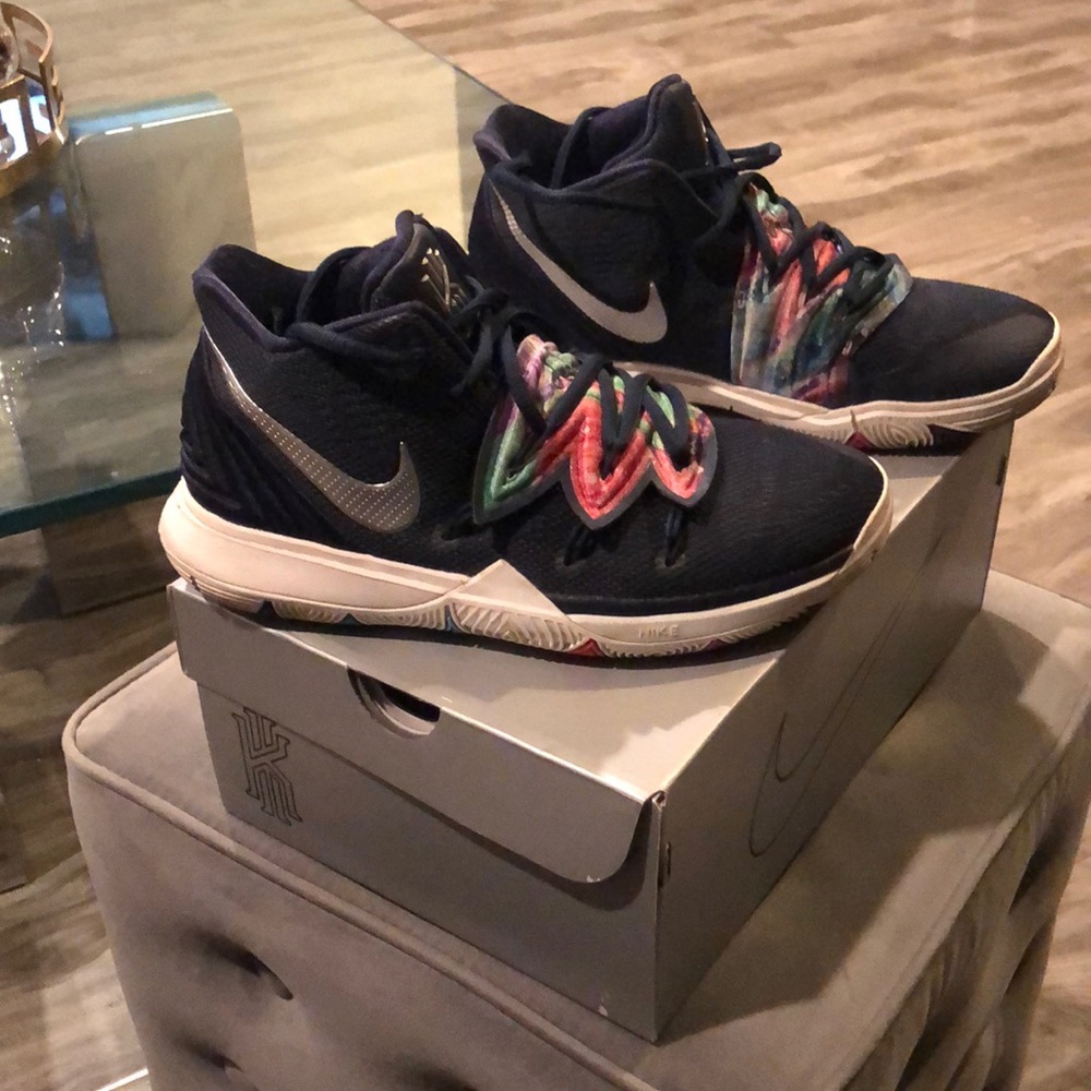 Kyrie 5’s (5.5)